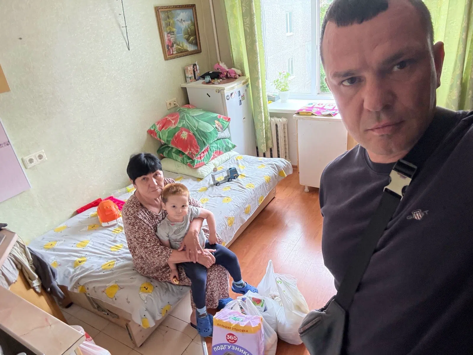 Волонтёры благотворительного фонда «Твой Шанс на жизнь» продолжают помогать малообеспеченным семьям, передавая продуктовые наборы и средства гигиены 🙏🛒🧼